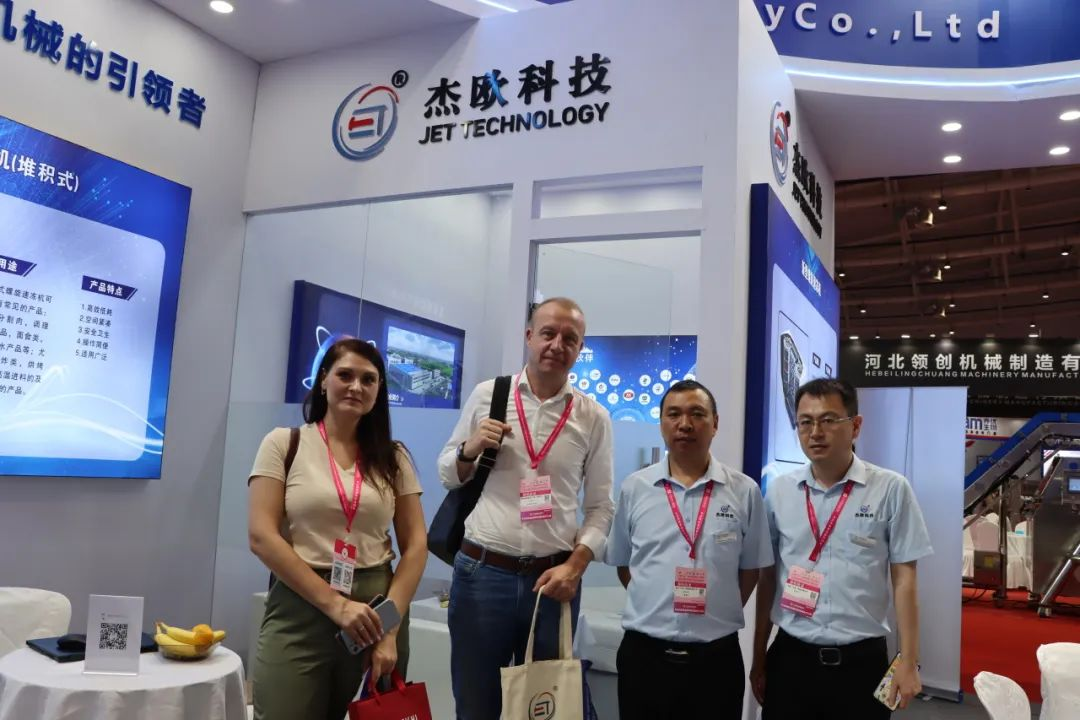 Exhibition Report 11 Exhibition Report 11